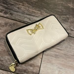 BETSEY JOHNSON WALLET
